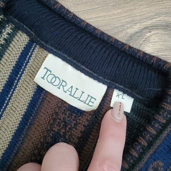 Toorallie | Thick Knit Sweater - Picture 4 of 5